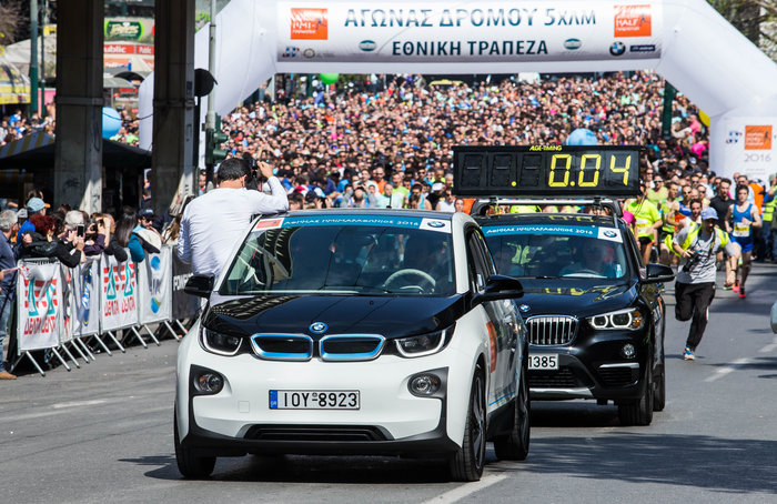 BMW i3, i8 και Χ1 "έτρεξαν" στον ημιμαραθώνιο! - εικόνα 2