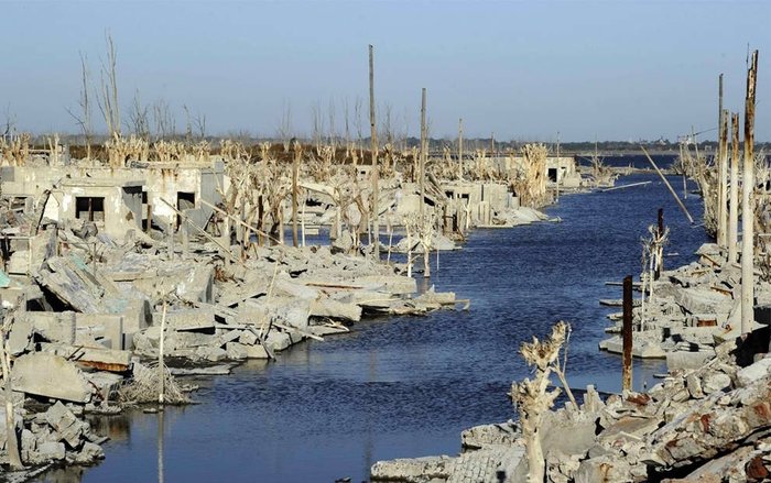 Η πόλη που ήταν 25 χρόνια κάτω από το νερό αποκαλύπτεται - εικόνα 6