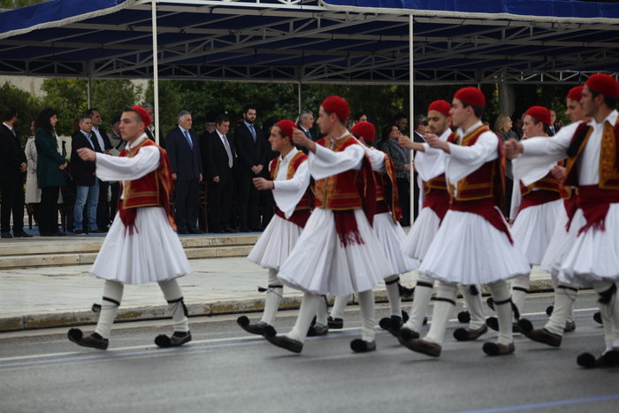 Ολοκληρώθηκε η μαθητική παρέλαση στο κέντρο της Αθήνας