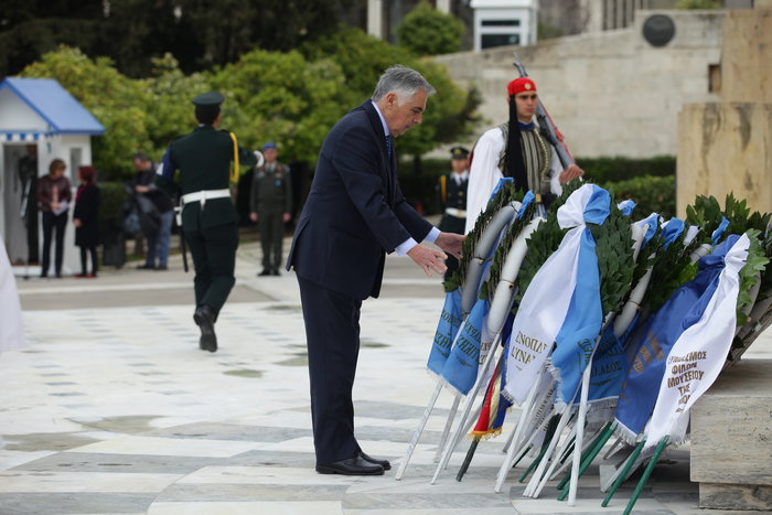 Ολοκληρώθηκε η μαθητική παρέλαση στο κέντρο της Αθήνας - εικόνα 3