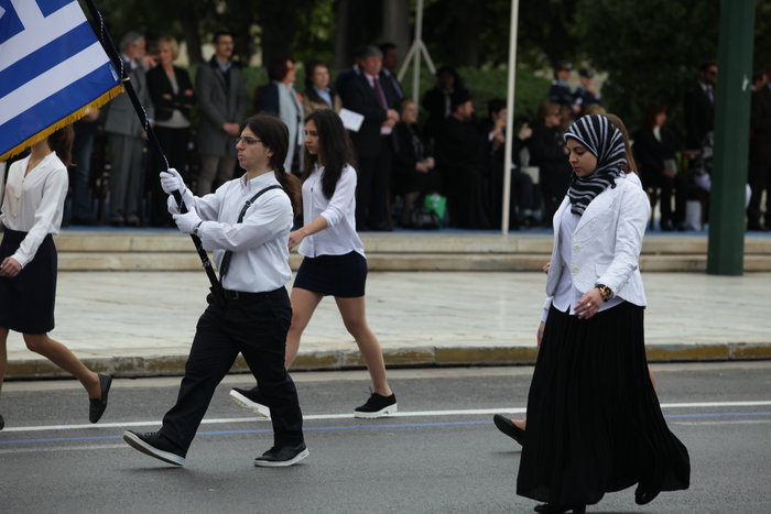 Ολοκληρώθηκε η μαθητική παρέλαση στο κέντρο της Αθήνας - εικόνα 4