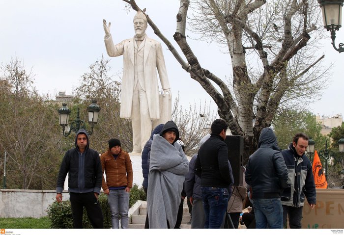 Πρόσφυγες & μετανάστες έκαναν την Αριστοτέλους κάμπινγκ - εικόνα 5