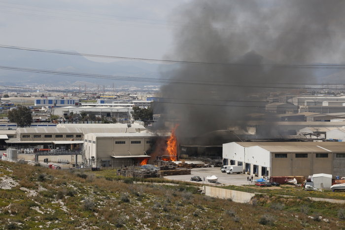 Μεγάλη φωτιά σε  εργοστάσιο στον Ασπρόπυργο - εικόνα 6