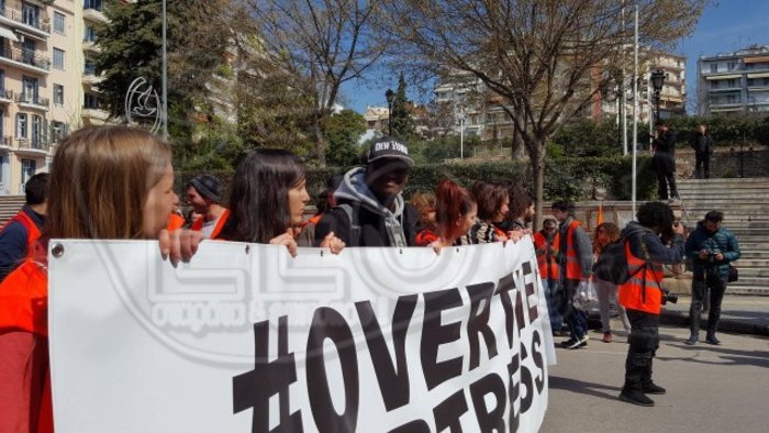 Πορεία Ιταλών ακτιβιστών στη Θεσ/νίκη για το προσφυγικό
