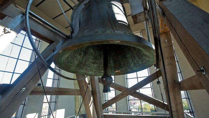 Οι καμπάνες θα χτυπήσουν για τους πρόσφυγες σε Μυτιλήνη και Γερμανία