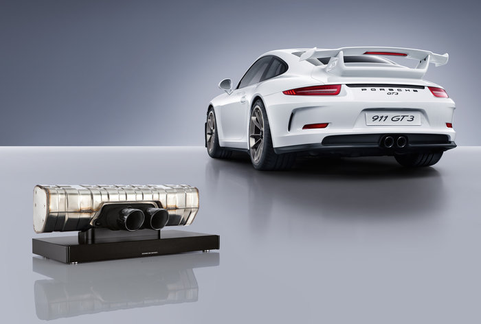 H Porsche έχει δώρα για τα βαφτιστήρια αλλά και για τους νονούς! - εικόνα 2