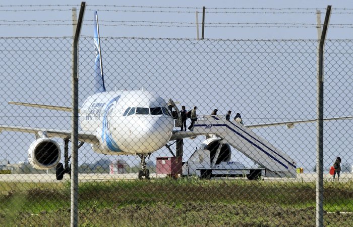 Καρέ καρέ το θρίλερ στο αεροδρόμιο της Λάρνακας - εικόνα 9