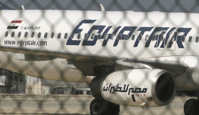 Εληξε η αεροπειρατεία:Παραδόθηκε ο αεροπειρατής, βγήκαν όλοι οι όμηροι - εικόνα 4