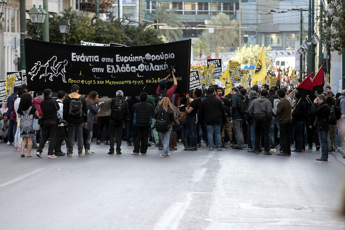 Πορεία προσφύγων στο κέντρο της Αθήνας: Ζητούν να ανοίξουν τα σύνορα - εικόνα 13