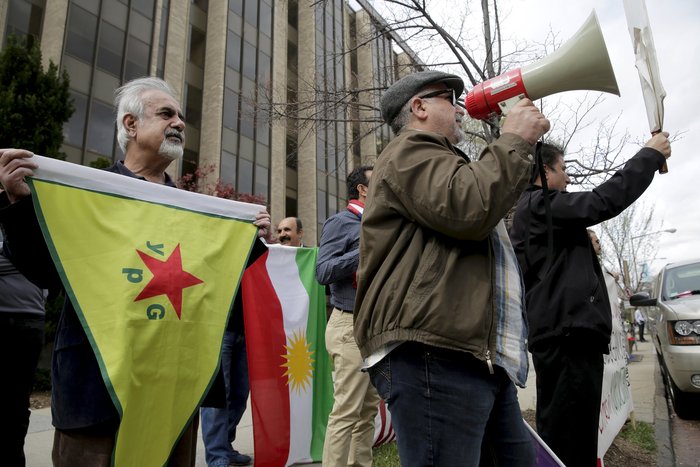 Σωματοφύλακες του Ερντογάν χτύπησαν δημοσιογράφους - εικόνα 2