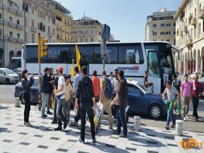Στη Θεσσαλονίκη πρόσφυγες πήγαν στη συγκέντρωση για το ασφαλιστικό