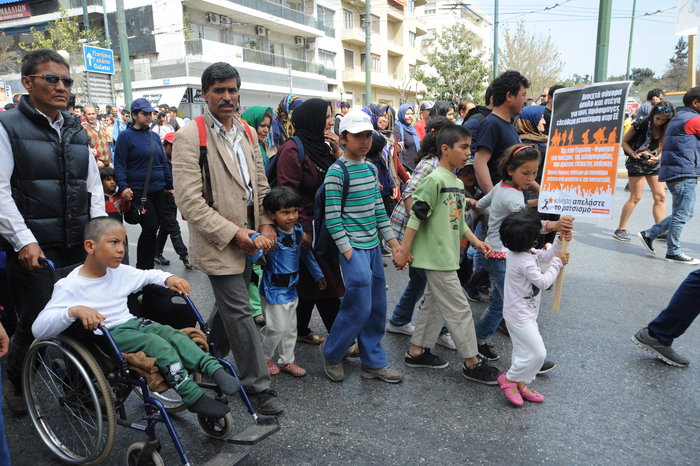 Μεγάλη πορεία προσφύγων και μεταναστών στο κέντρο Δείτε φωτογραφίες - εικόνα 9