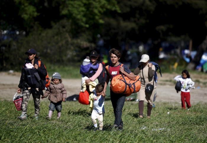 Οκτώ λεωφορεία με πρόσφυγες έφυγαν από την Ειδομένη
