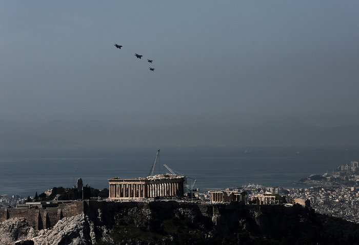 Αναστάτωση από χαμηλή πτήση μαχητικών στο Αττικό ουρανό