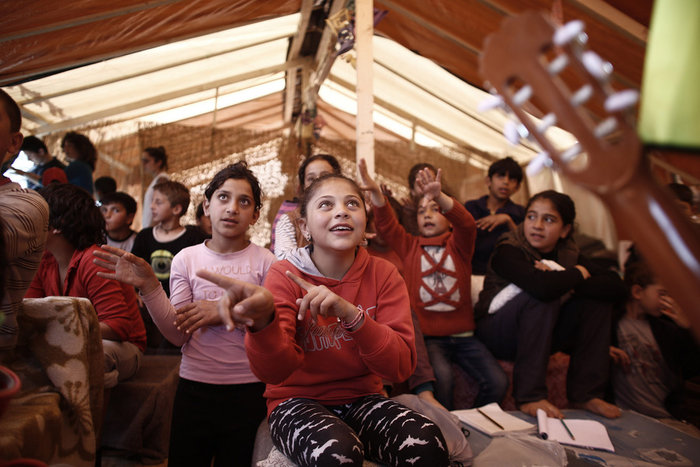 Idomeni cultural center:Αυτοσχέδιο σχολείο για προσφυγόπουλα στην Ειδομένη - εικόνα 4