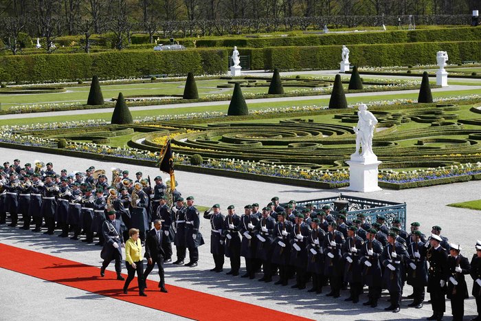 Με κόκκινα χαλιά υποδέχθηκε η Μέρκελ τον Ομπάμα στο Ανόβερο