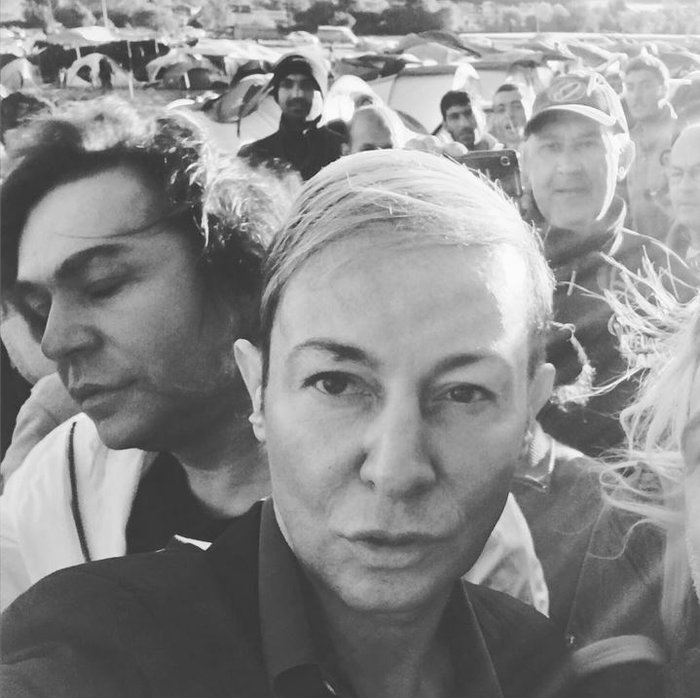 Θύελλα αντιδράσεων για τη selfie Κωστέτσου-Σαμαρά στην Ειδομένη