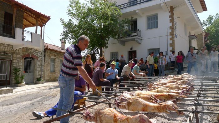 Πασχαλινά έθιμα: Από το κάψιμο του Ιούδα ως το σπάσιμο των «Μπότηδων» - εικόνα 2