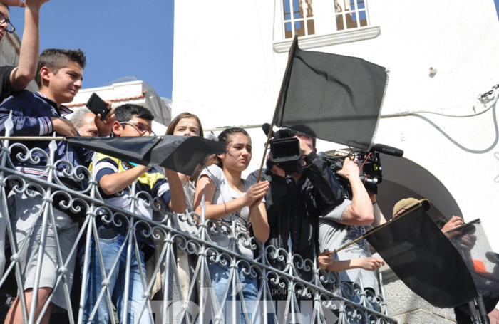 Μαύρες σημαίες στη Χίο για τη ματαίωση του ρουκετοπόλεμου - εικόνα 3