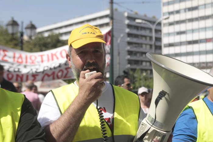 Ενταση στην πορεία των λιμενεργατών στο Σύνταγμα - εικόνα 5