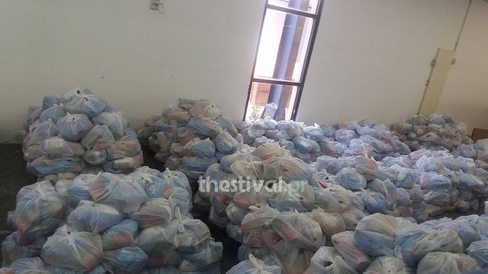 Ένταση και λιποθυμίες σε διανομή τροφίμων στη Θεσ/νίκη - εικόνα 4