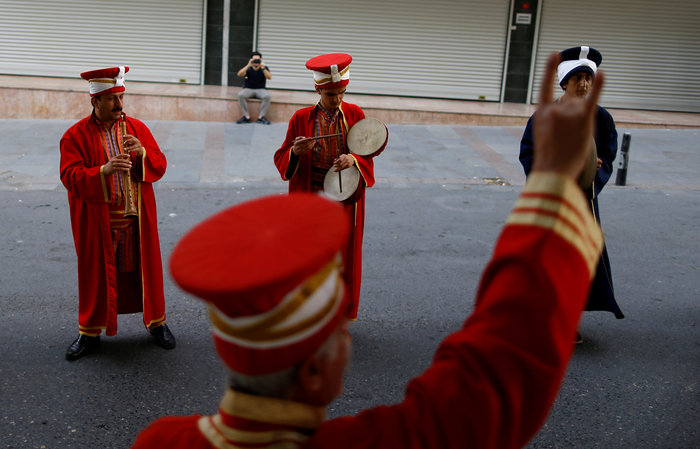 Τουρκία: Διαδήλωση με οθωμανικές στολές έξω από το γερμανικό προξενείο - εικόνα 3