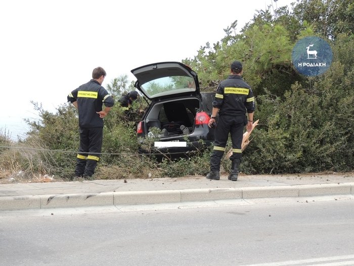 Είχε Αγιο ή μάλλον...δέντρο λίγο πριν το γκρεμό (φωτό) - εικόνα 2