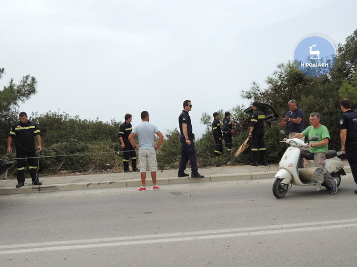 Είχε Αγιο ή μάλλον...δέντρο λίγο πριν το γκρεμό (φωτό) - εικόνα 3