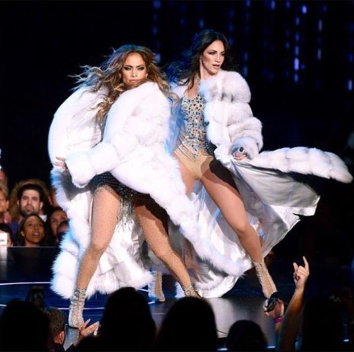 H JLo στην πισίνα του ξενοδοχείου της με το αποκαλυπτικό μαγιό της - εικόνα 5
