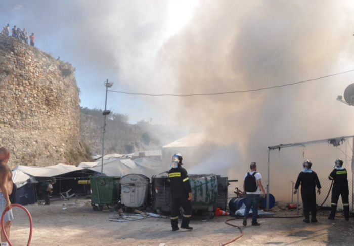 Ενταση και φωτιά σε καταυλισμό προσφύγων στη Χίο - εικόνα 3