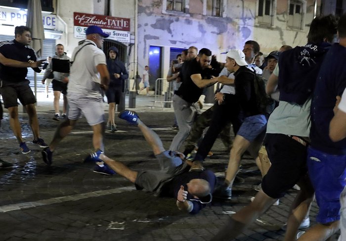 Euro 2016: Γιορτή του ποδοσφαίρου ή γιορτή βίας;