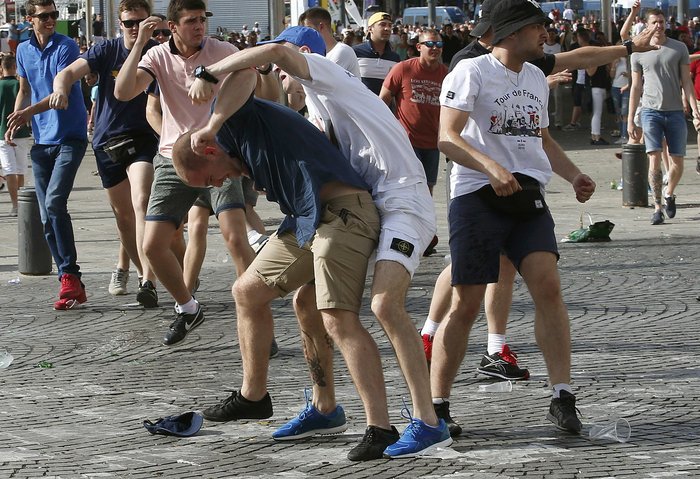 Euro 2016: Γιορτή του ποδοσφαίρου ή γιορτή βίας; - εικόνα 4