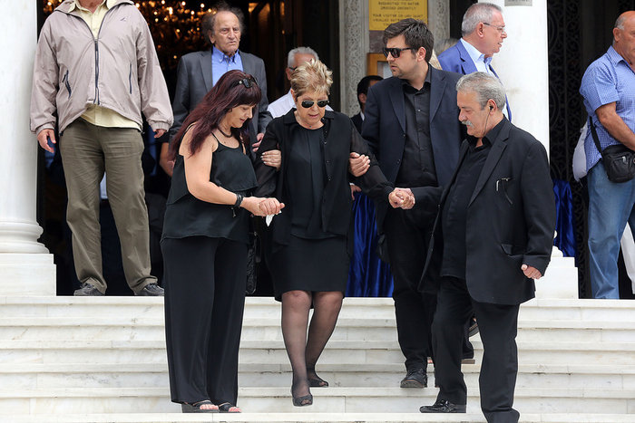 Κηδεύτηκε ο Μαυρίκος, ξέσπασε η μητέρα του