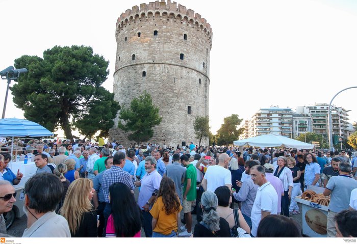 Συγκέντρωση των «Παραιτηθείτε» και στο Λευκό Πύργο