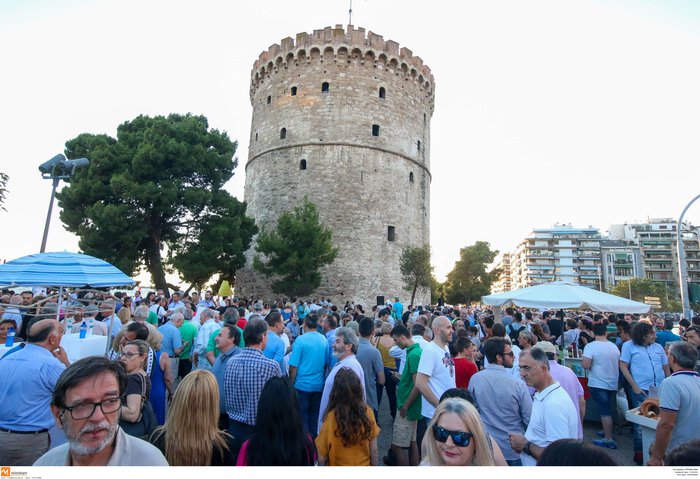 Συγκέντρωση των «Παραιτηθείτε» και στο Λευκό Πύργο - εικόνα 2