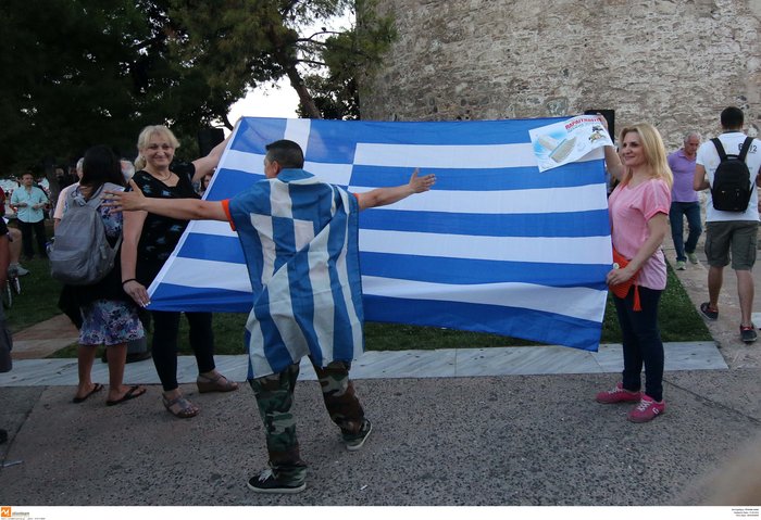 Συγκέντρωση των «Παραιτηθείτε» και στο Λευκό Πύργο - εικόνα 4