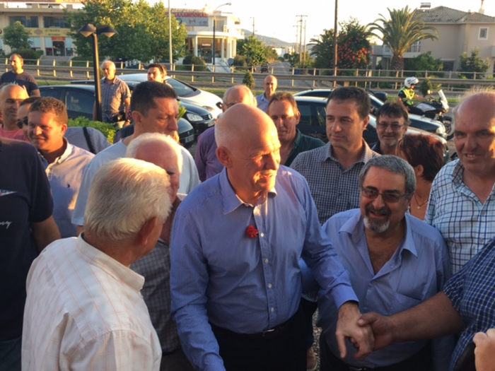 Ποιον πολιτικό αρχηγό υποδέχθηκαν με γαρδένιες & γαρύφαλλα στο Αγρίνιο - εικόνα 2