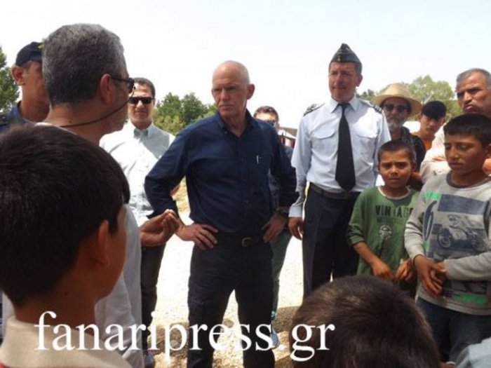 Με παντελόνι εκστρατείας ο Παπανδρέου σε hotspot - εικόνα 3