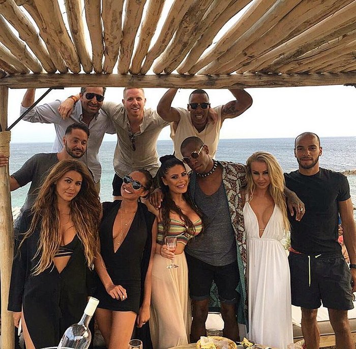 Η Αυστραλιανή Lexy Stevens αναστατώνει τη Μύκονο