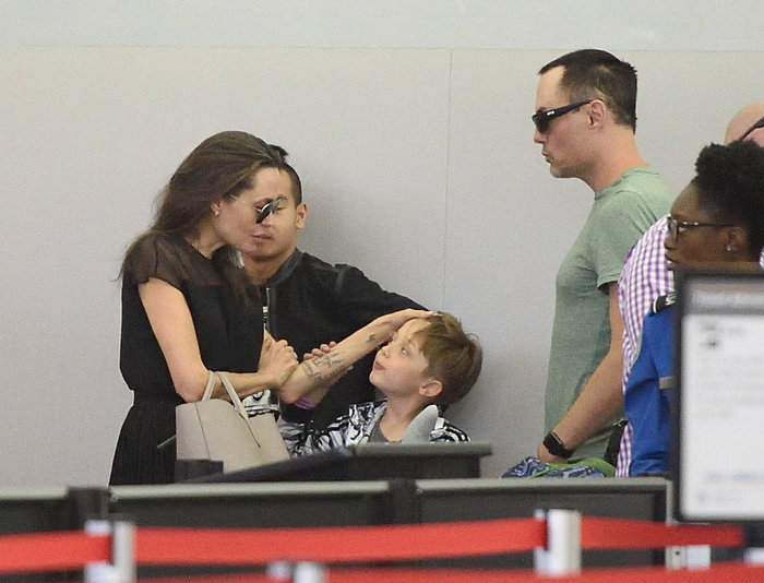 Η σπάνια τρυφερή στιγμή της Τζολί με τον 7χρονο γιο της [Εικόνες] - εικόνα 4