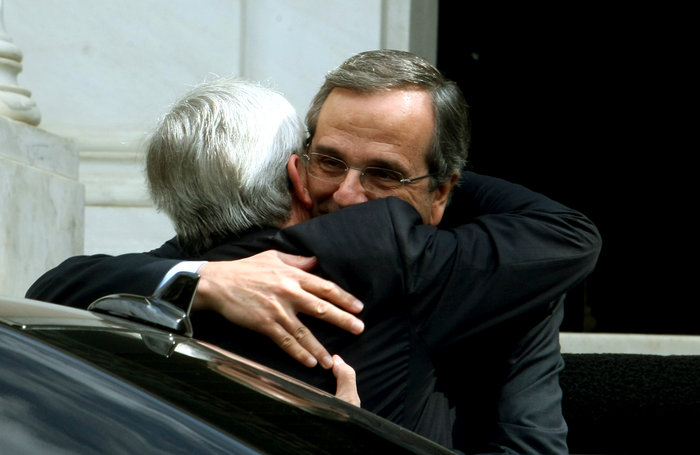 Οι χίλιες και μία αγκαλιές του κ. Γιούνκερ: Από τον Καραμανλή στον Τσίπρα - εικόνα 7