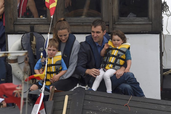 Δάκρυσε ο σύζυγος της Τζο Κοξ στην πλατεία Τραφάλγκαρ - εικόνα 2