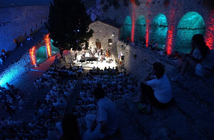 Ο "αθόρυβος" Γιάννης Βακαρέλης μιλά στο The TOC για το Φεστιβάλ Ναυπλίου