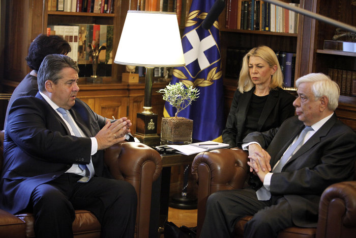 Συνάντηση Παυλόπουλου - Γκάμπριελ: Το Brexit πρέπει να γίνει το γρηγορότερο