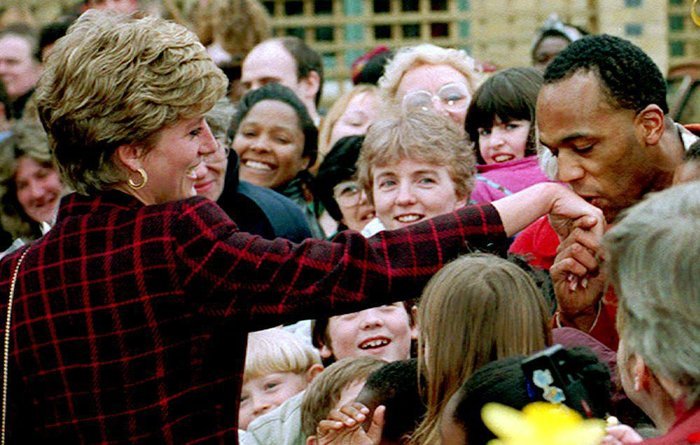 Σήμερα η αξέχαστη πριγκίπισσα Νταϊάνα θα γινόταν 55 ετών - εικόνα 3