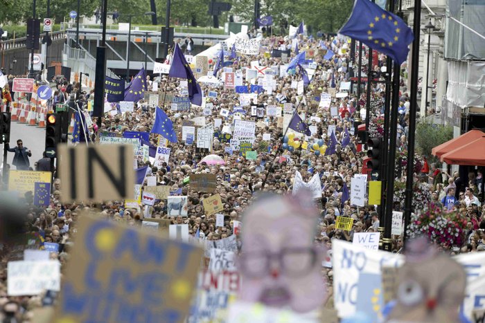 Μεγαλειώδεις πορείες στη Βρετανία κατά του Brexit - εικόνα 2