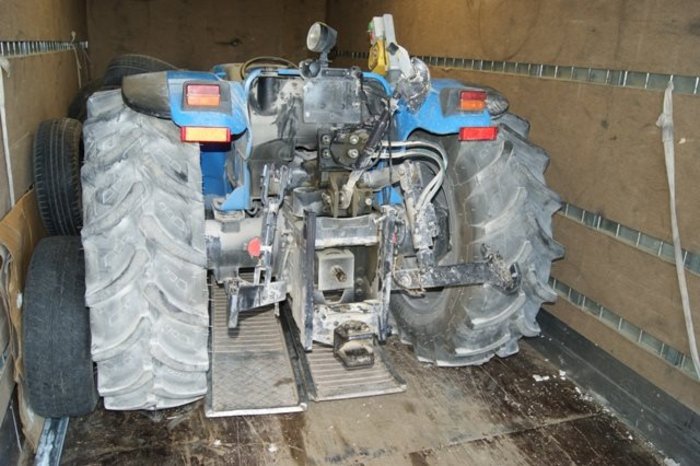 Αλβανοί «τελωνειακοί» μετέφεραν κλοπιμαία με νταλίκες