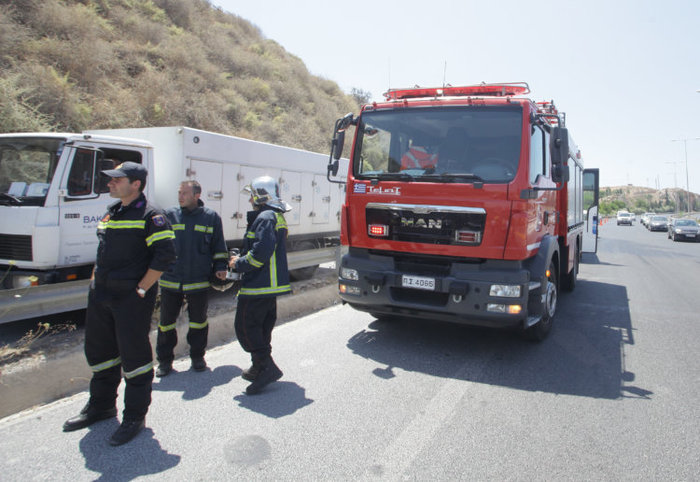 Φωτιά σε λεωφορείο, έσπασαν παράθυρα οι επιβάτες (ΦΩΤΟ) - εικόνα 2