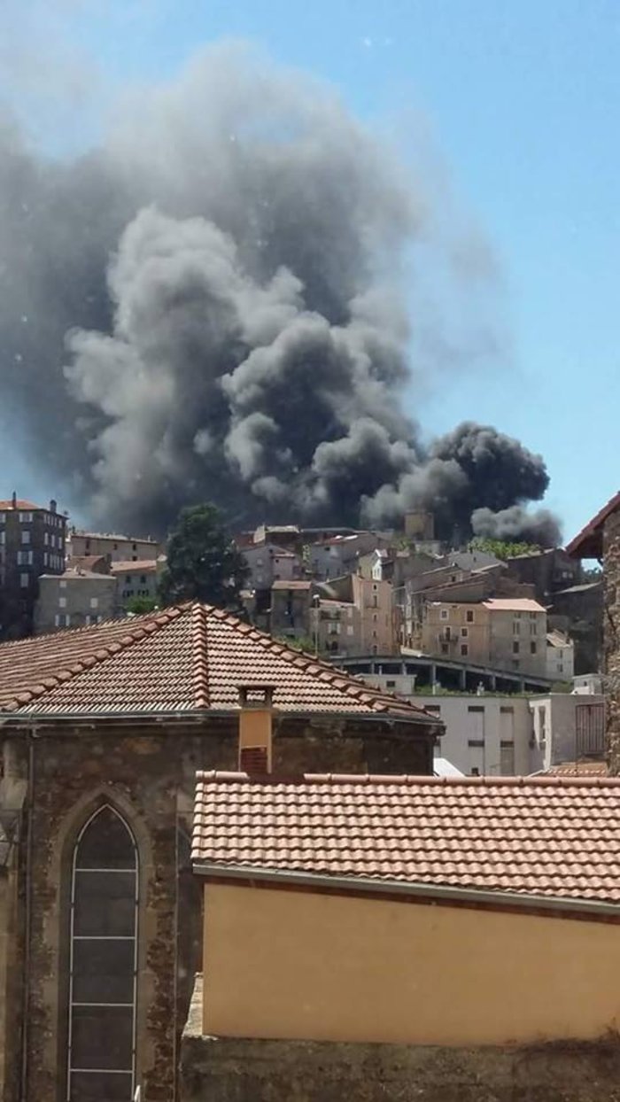 Εκρήξεις και φωτιά σε μεγάλο νοσοκομείο της Γαλλίας - εικόνα 3