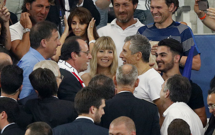 Τρελές χαρές και selfie από τον Ολάντ στην νίκη της Γαλλίας - εικόνα 5